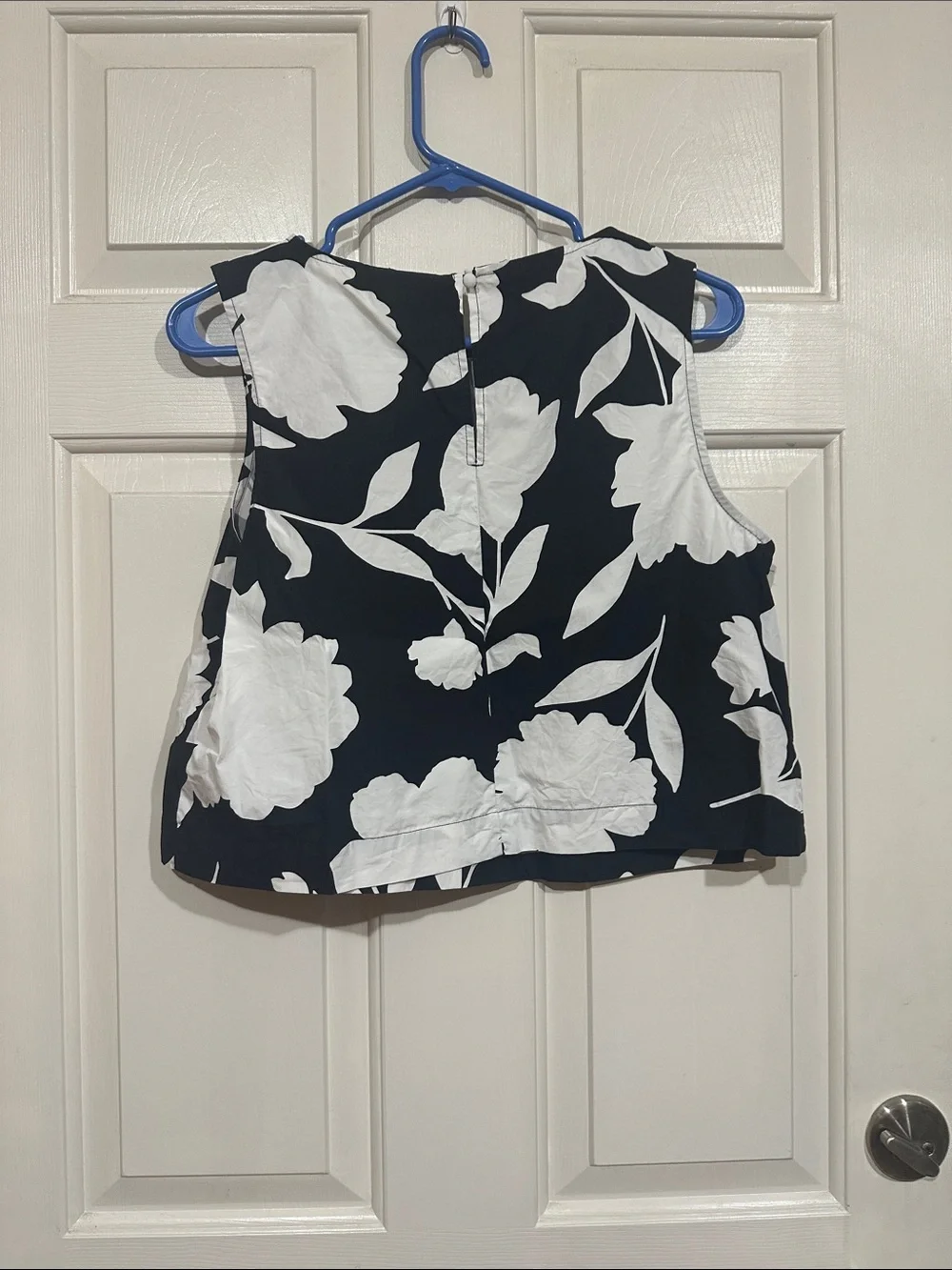 kate spade Black and White Floral Sleeveless Crop Top